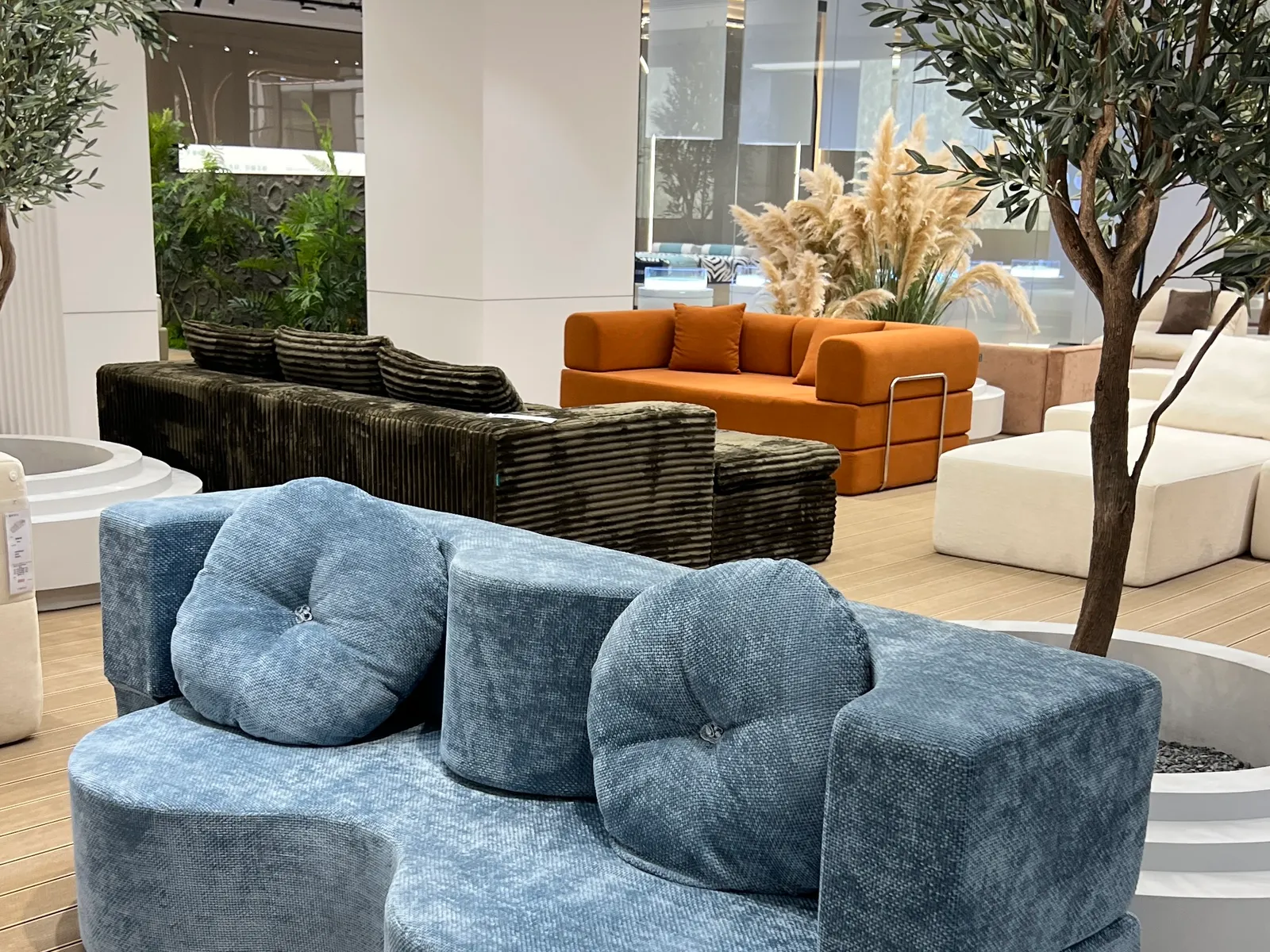 Cobalt Cloud Curve Lounge
