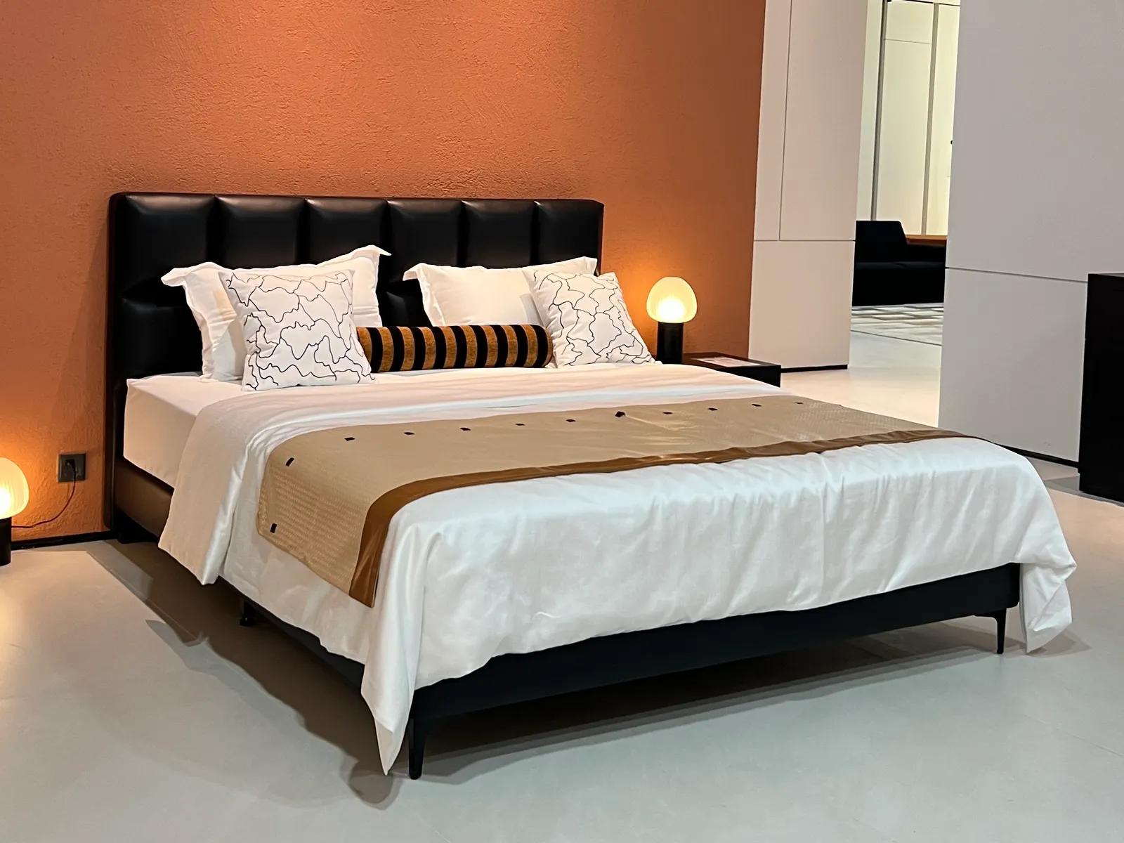 Manhattan Leather Cushion-Back Bed